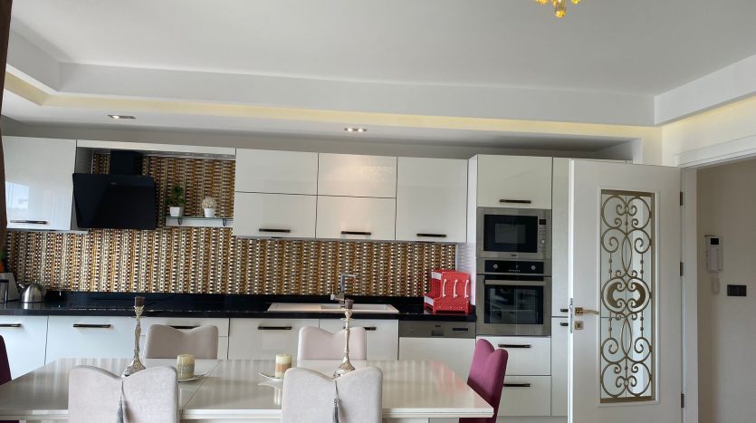 2 bedrooms apartment 100 m to the sea Alanya-Mahmutlar