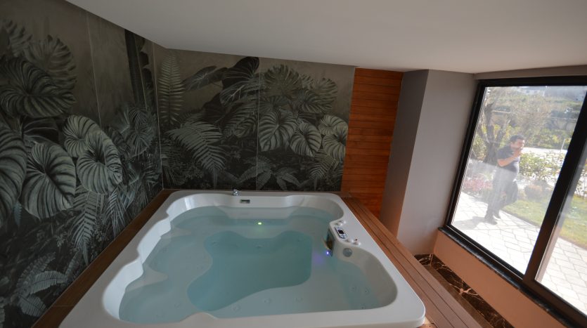 2+1 Apartment for sale in full facilities complex Alanya-Oba