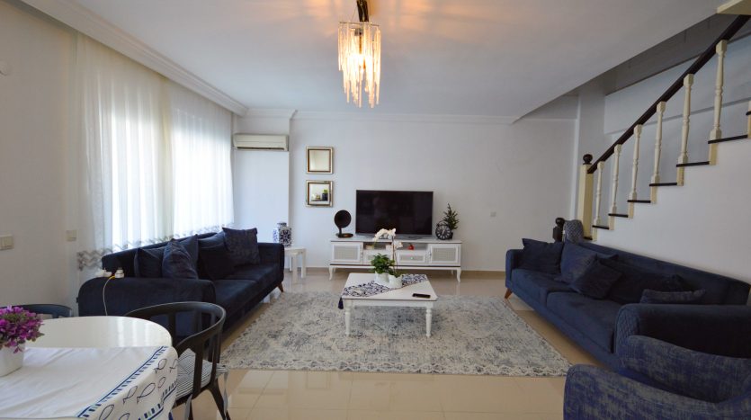 2+1 Duplex apartment in Kestel 300 m to the beach