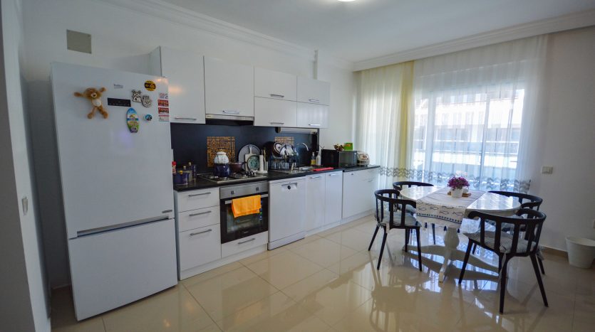 2+1 Duplex apartment in Kestel 300 m to the beach