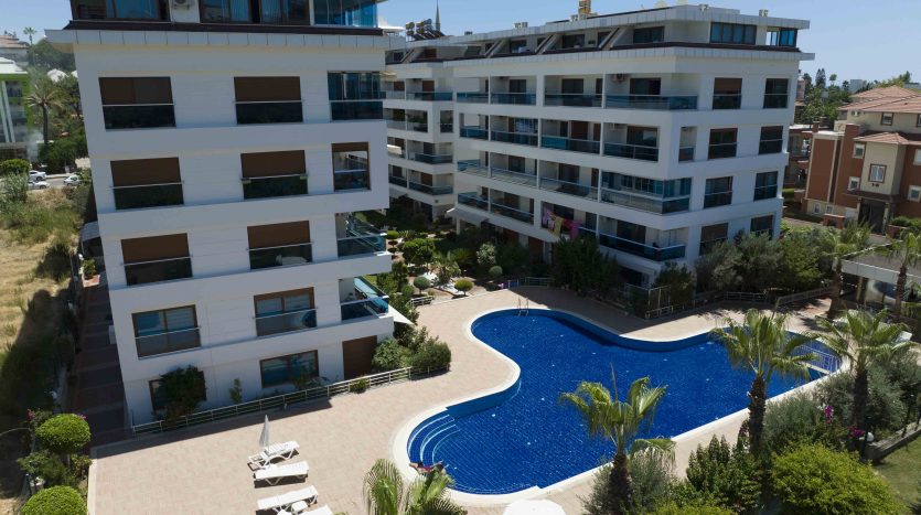2+1 Duplex apartment in Kestel 300 m to the beach