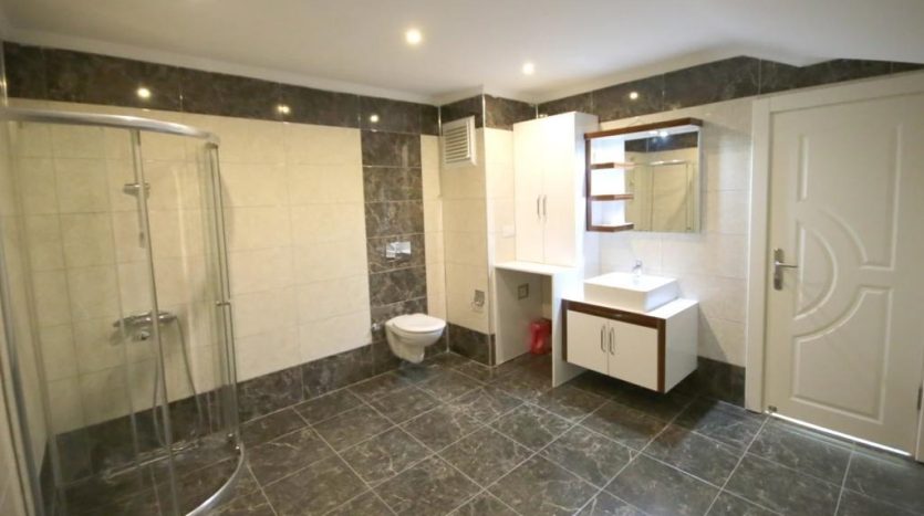 Spacious 5+1 Penthouse in full facilities residence Oba