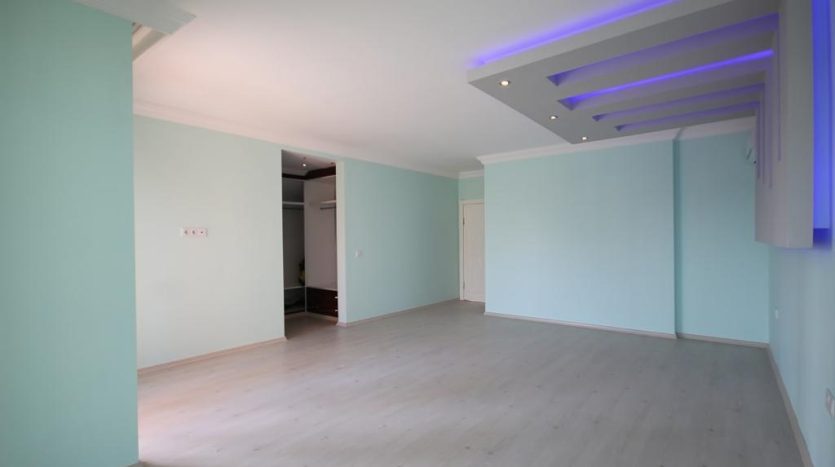 Spacious 5+1 Penthouse in full facilities residence Oba