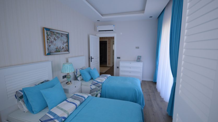 Spacious full furnished 3+1 for sale Alanya Oba