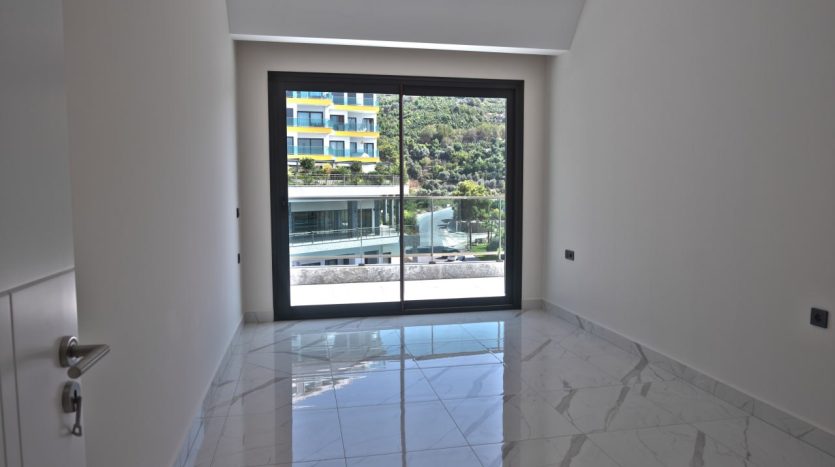 3-bedrooms-apartment-in-full-facilities-residence-zero-to-sea-alanya-kargicak