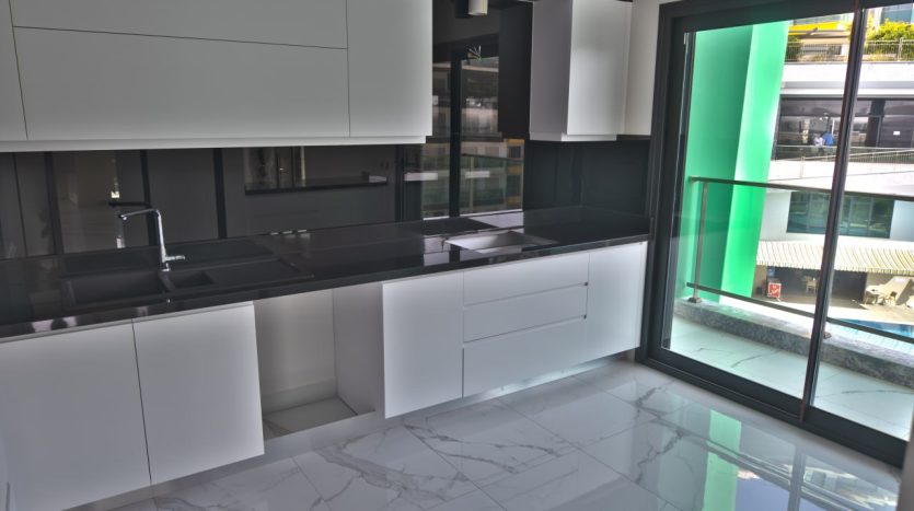 3-bedrooms-apartment-in-full-facilities-residence-zero-to-sea-alanya-kargicak