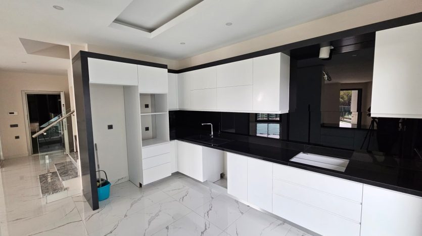 3-bedrooms-apartment-in-full-facilities-residence-zero-to-sea-alanya-kargicak
