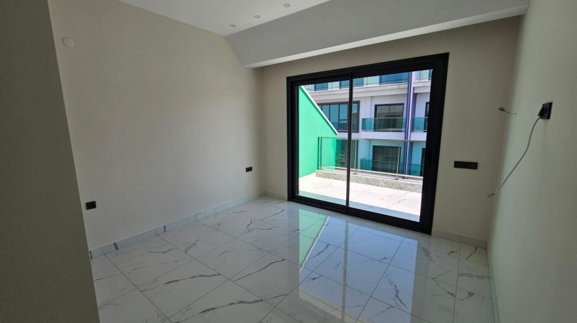 3-bedrooms-apartment-in-full-facilities-residence-zero-to-sea-alanya-kargicak