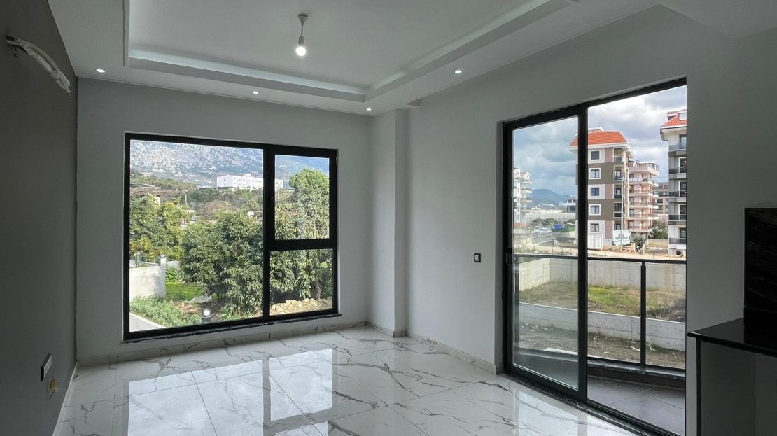 1+1 Apartment in residence 100 m to the beach Kestel - Alanya