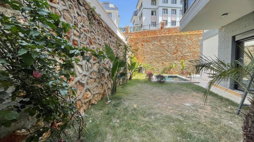 well-designed-11-duplex-apartment-with-private-garden-for-turkish-residential-permit-2