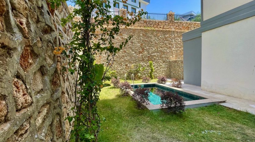 well-designed-11-duplex-apartment-with-private-garden-for-turkish-residential-permit-2