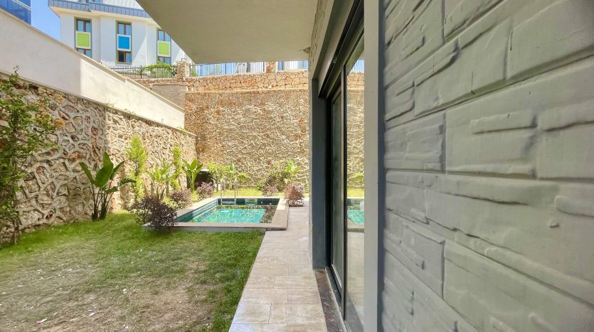 well-designed-11-duplex-apartment-with-private-garden-for-turkish-residential-permit-2