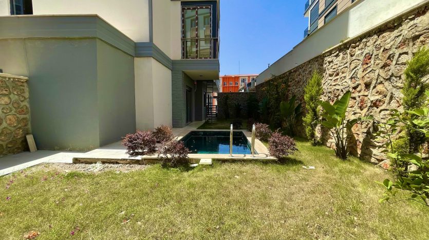 well-designed-11-duplex-apartment-with-private-garden-for-turkish-residential-permit-2