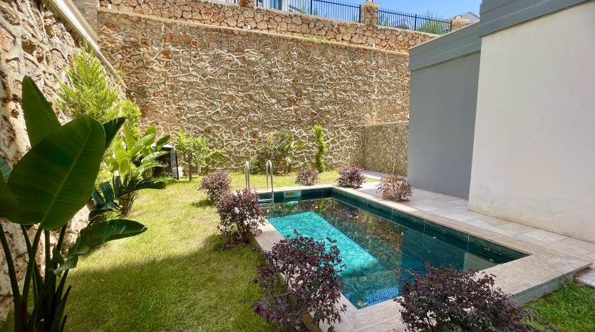 well-designed-11-duplex-apartment-with-private-garden-for-turkish-residential-permit-2