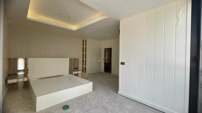 well-designed-11-duplex-apartment-with-private-garden-for-turkish-residential-permit-2