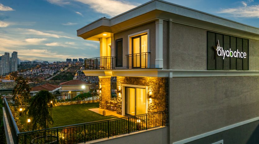 5+1 Duplex well planed Villa in residence with facilities, Bahçeşehir, Istanbul